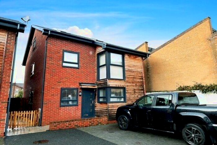 5 Bedroom Property To Rent In Salisbury Place, Gosport, PO12