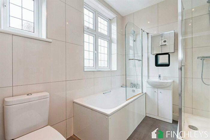 3 Bedroom Semi-Detached House For Sale In Ventnor Drive, Totteridge, N20