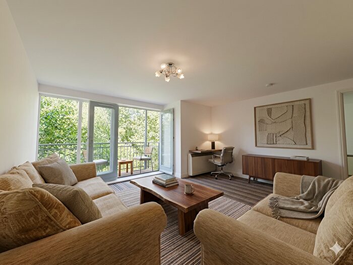 3 Bedroom Flat For Sale In Bingley Court, Canterbury, CT1
