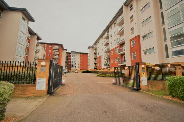 2 Bedroom Flat To Rent In Clarkson Court, Hatfield, AL10
