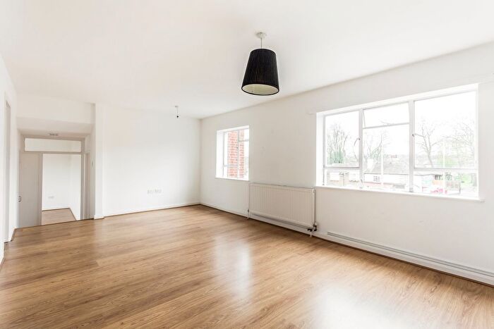 2 Bedroom Flat To Rent In Brook Parade, High Road, Chigwell, IG7