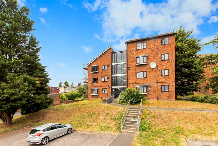 2 Bedroom Flat To Rent In Hawarden Hill, London, NW2