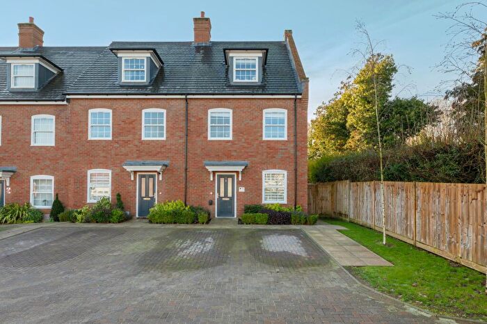 4 Bedroom End Of Terrace House For Sale In Parsons Grove, Southwater, RH13