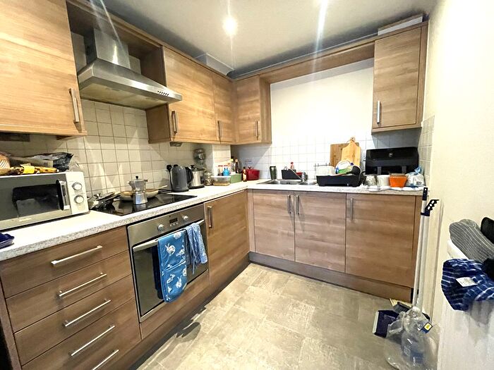 1 Bedroom Flat To Rent In Harwoods Road, Watford, WD18