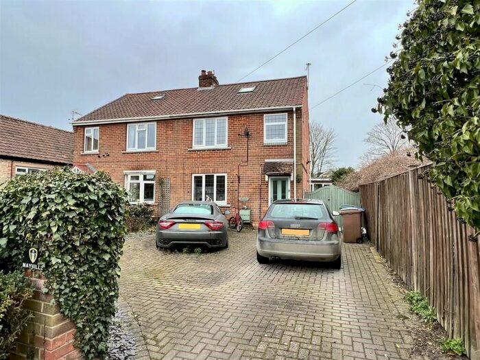 4 Bedroom Semi-Detached House For Sale In Town Street, Shiptonthorpe, York, YO43