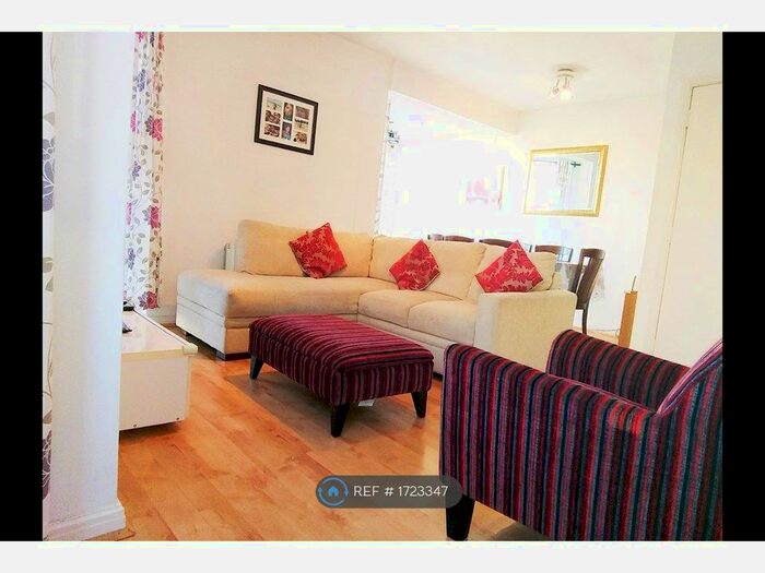 2 Bedroom Flat To Rent In Bryan Road, London, SE16