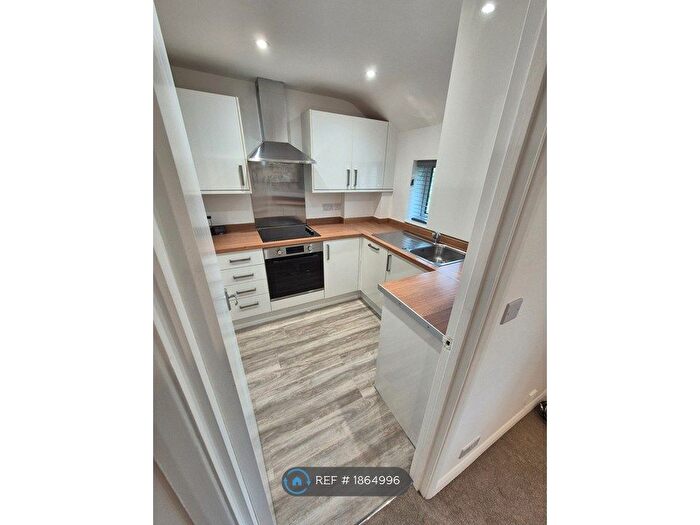 2 Bedroom Flat To Rent In Chiltlee Manor Estate, Liphook, GU30