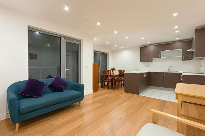 2 Bedroom Flat To Rent In Christian Street, London, E1