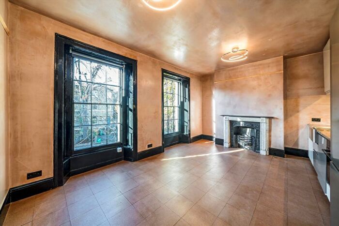 3 Bedroom Maisonette To Rent In Camberwell New Road, Oval, SE5