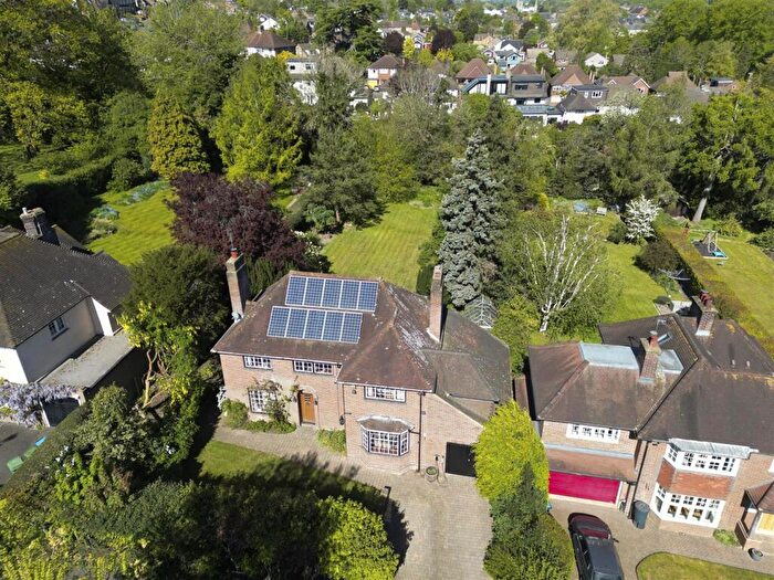 4 Bedroom Detached House For Sale In Hall Park, Berkhamsted, HP4
