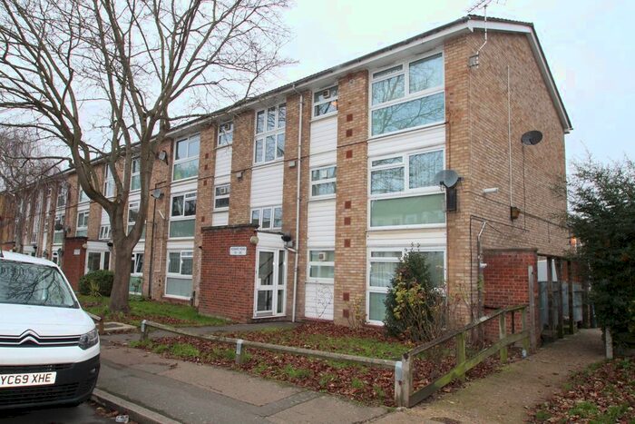 2 Bedroom Flat To Rent In Howard Road, Bromley BR1