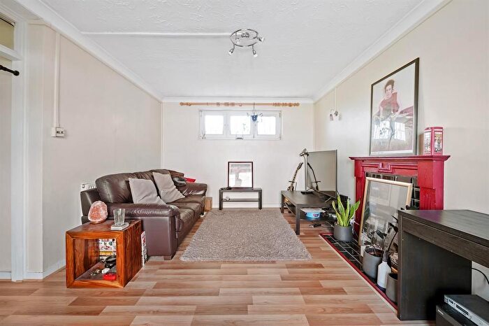 2 Bedroom Flat To Rent In Amhurst Park, London, N16