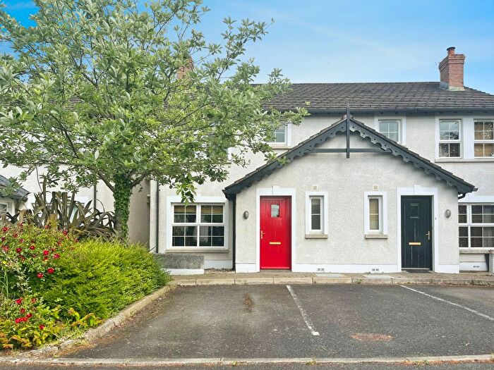 3 Bedroom Semi-Detached House For Sale In Railway Cottages, Lambeg, BT27
