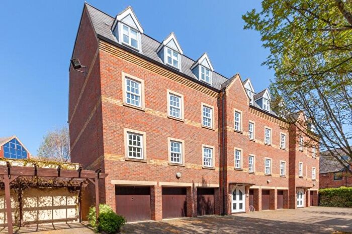 2 Bedroom Apartment For Sale In St Thomas Street, Central Oxford, OX1