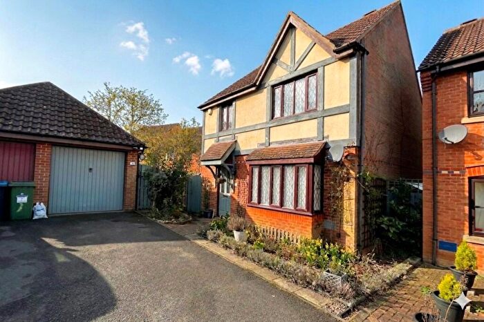 3 Bedroom Detached House For Sale In Nuneham Grove, Westcroft, MK4