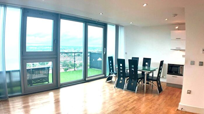 2 Bedroom Flat To Rent In Kingsway, London, N12