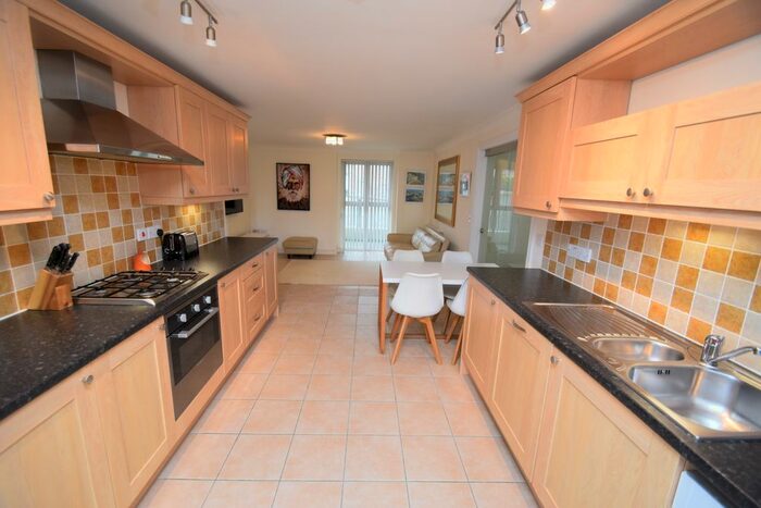 2 Bedroom Flat To Rent In Anchor Quay, Penryn TR10