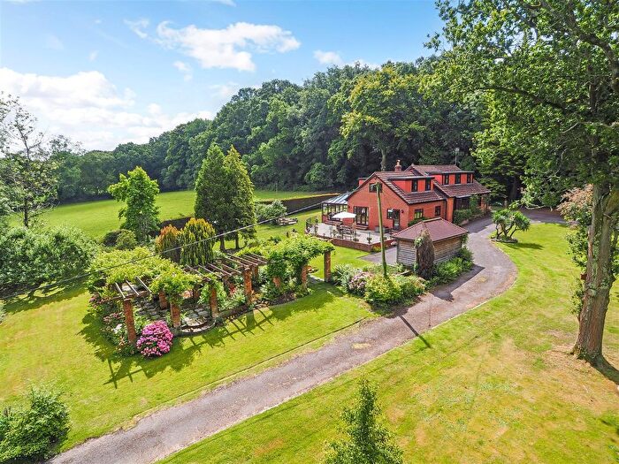 5 Bedroom Detached House For Sale In Tatchbury Lane, Winsor, Hampshire, SO40