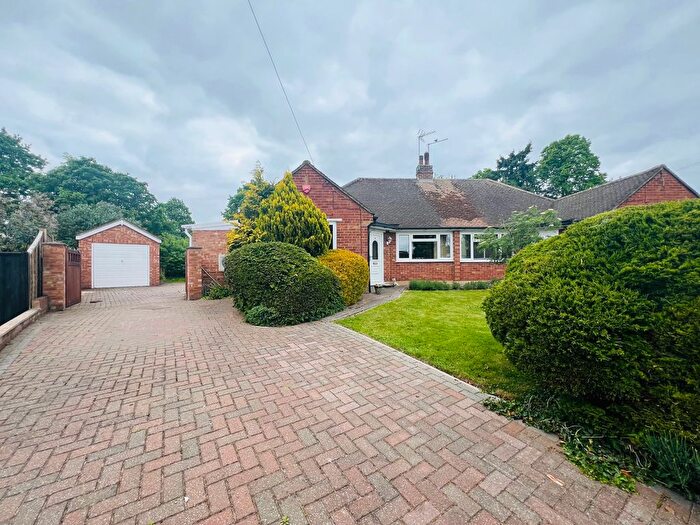 4 Bedroom Bungalow To Rent In Silver Close, Maidenhead, SL6