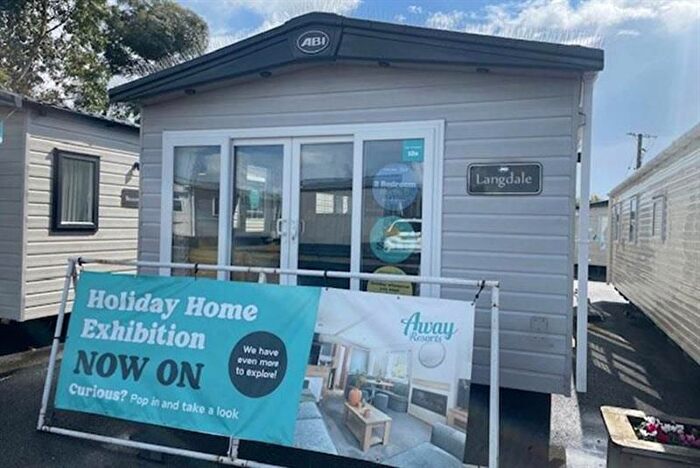 2 Bedroom Mobile/park Home For Sale In Fen Lane, East Mersea, Colchester, CO5