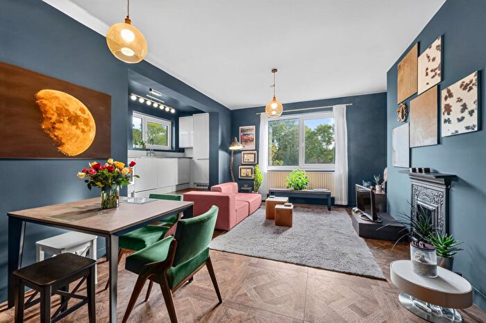 2 Bedroom Flat For Sale In Lee Road, Blackheath, SE3