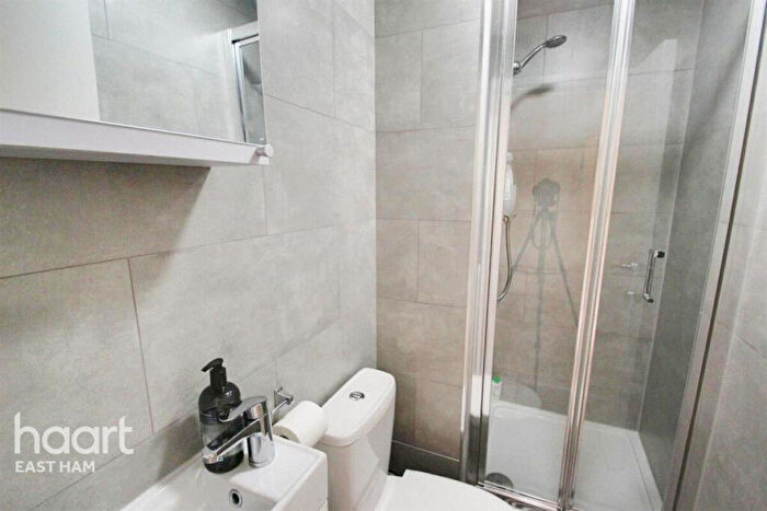 1 Bedroom Flat To Rent In Chardwell Close, London, E6