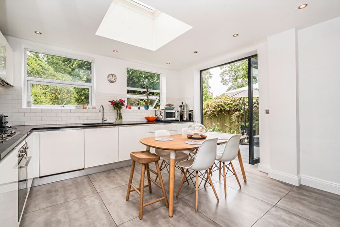 3 Bedroom Flat For Sale In Lydford Road, London, NW2