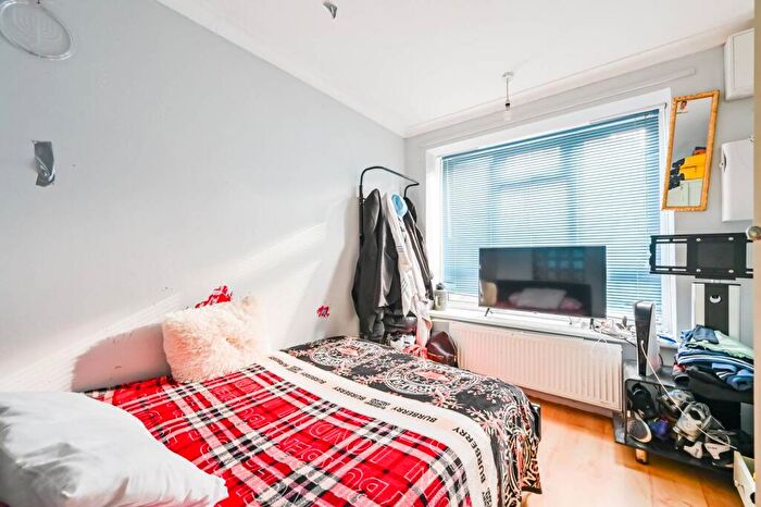 3 Bedroom Flat For Sale In Mason Close, , Royal Docks, London, E16