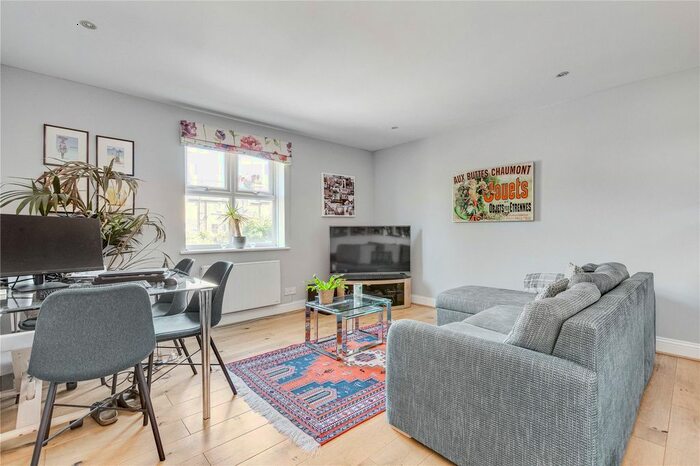 1 Bedroom Flat To Rent In Altenburg Gardens, Clapham Junction, SW11