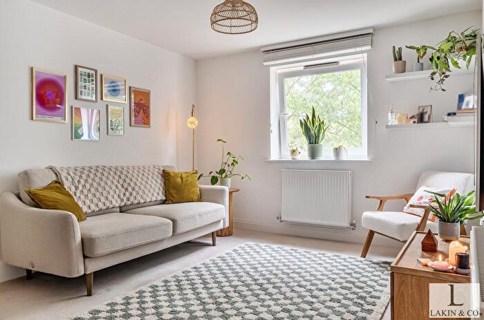 2 Bedroom Flat For Sale In Perkins Gardens, Ickenham, UB10