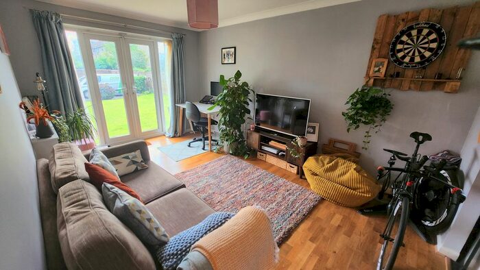 1 Bedroom Flat To Rent In Lansdowne Avenue, Slough, SL1