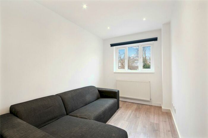 2 Bedroom House To Rent In Parkside Crescent, London, N7