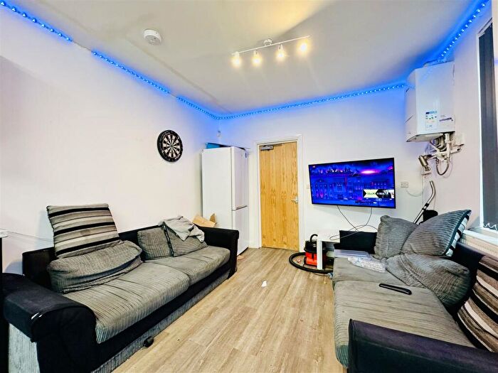 7 Bedroom House To Rent In Douglas Road, Nottingham, NG7