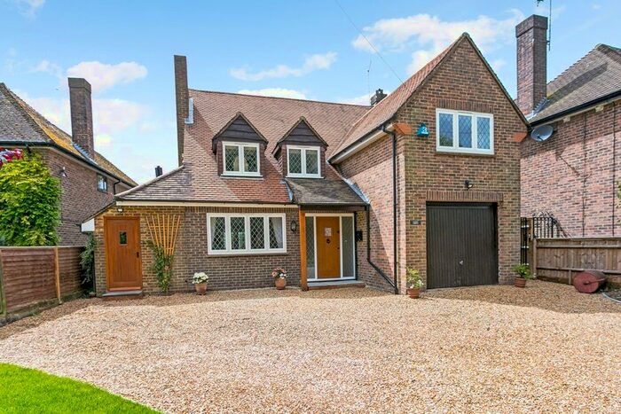 4 Bedroom Detached House For Sale In Coronation Road, Littlewick Green, SL6