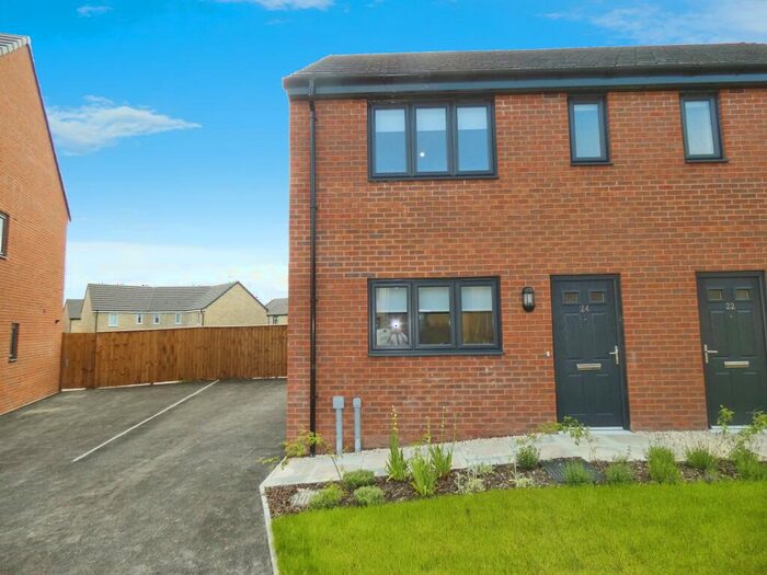 3 Bedroom Semi-Detached House To Rent In Limestone Avenue, Clay Cross, S45