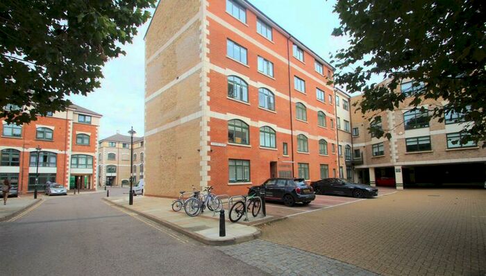 1 Bedroom Flat To Rent In Clifton Court, Corner Hall, Hemel Hempstead, HP3