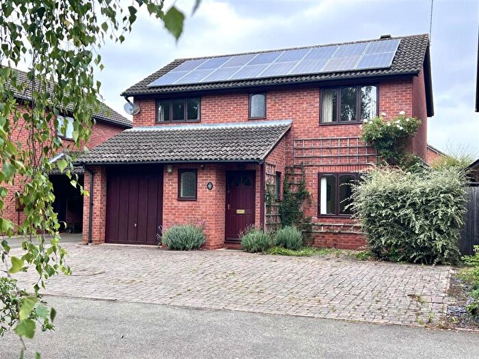 4 Bedroom Detached House For Sale In Bridgetown Road, Stratford-Upon-Avon, CV37