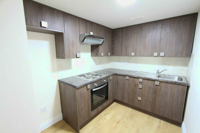 2 Bedroom Maisonette To Rent In High Street, Banbury, Oxon, OX16