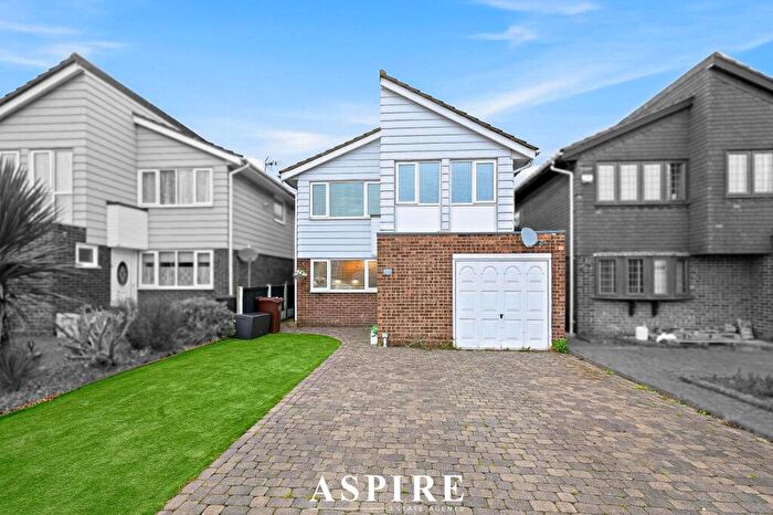 4 Bedroom Detached House For Sale In Bartley Close, Benfleet, SS7