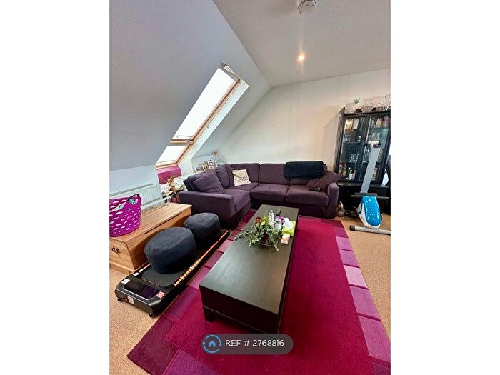 2 Bedroom Flat To Rent In Woodfield Road, Leigh-On-Sea, SS9