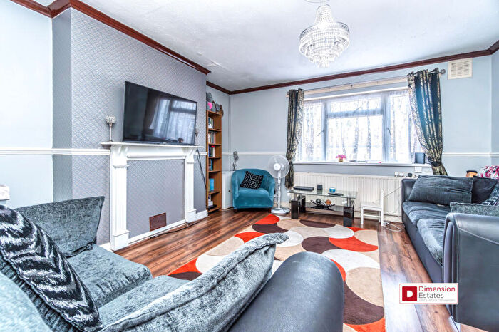 4 Bedroom Flat To Rent In Lonsdale Avenue, East Ham, London, E6