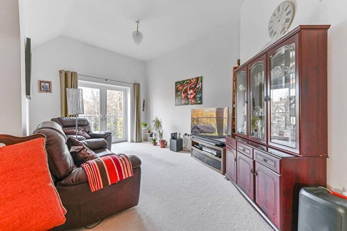 2 Bedroom Flat For Sale In Normanton Road, South Croydon, CR2
