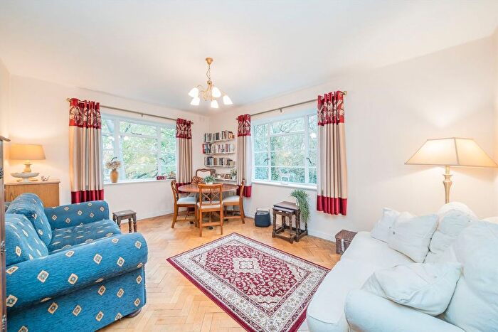 2 Bedroom Flat For Sale In Cambridge Park, Cambridge Park, TW1