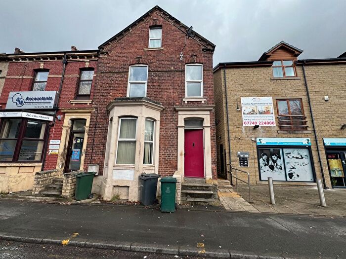 5 Bedroom Terraced House To Rent In Keighley Road, Bradford, BD9