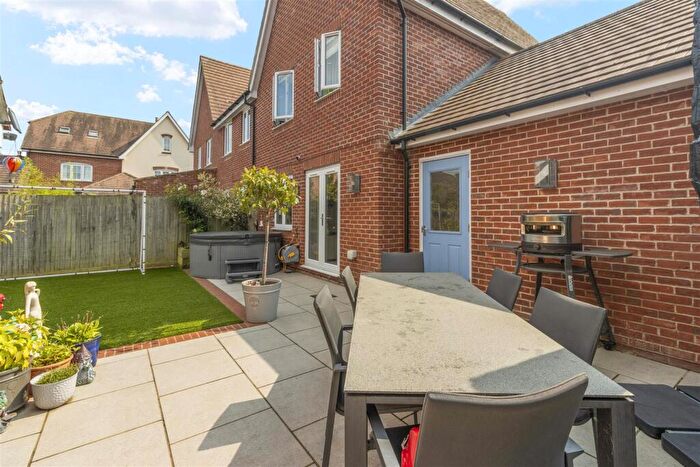 3 Bedroom End Of Terrace House For Sale In Hawksley Crescent, Hailsham, BN27