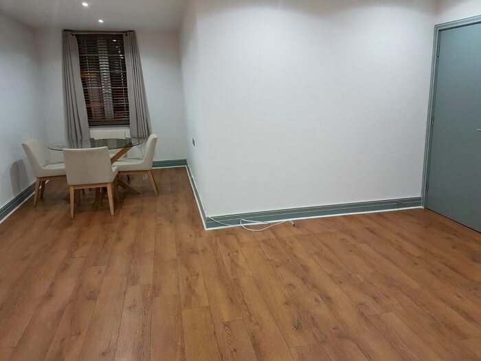 2 Bedroom Flat To Rent In Wandsworth High St, London, SW18