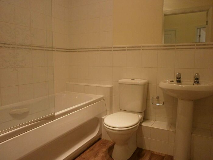 2 Bedroom Flat To Rent In Barlow Moor Road, Chorlton Cum Hardy, Manchester, M21