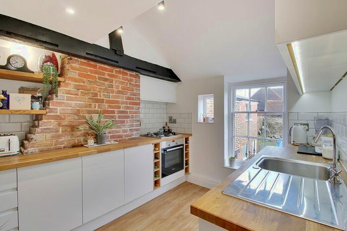 1 Bedroom Flat To Rent In High Street, Uckfield, TN22