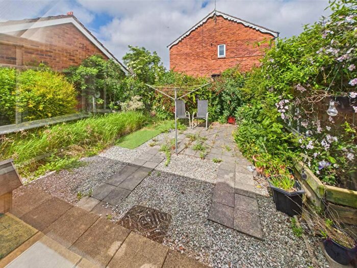 2 Bedroom Detached Bungalow For Sale In Broadstairs Close Howdale Road Hull, HU8