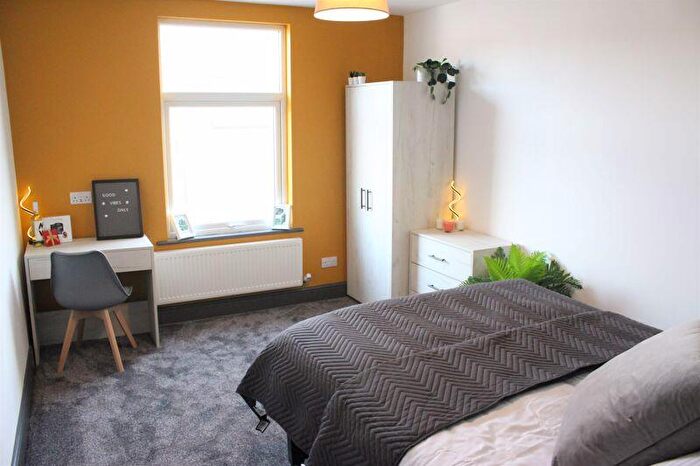 1 Bedroom Terraced House To Rent In Park Street, Bolton, BL1